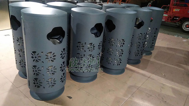 欣方圳精品定制垃圾桶表面鏤空精細雕刻，外形上設(shè)計美觀，新穎獨特！